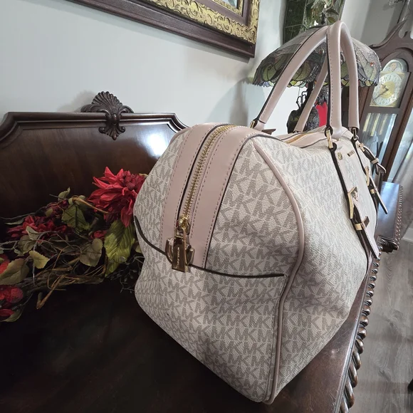Michael Kors Beige and Pink Travel Bag - Picture 3 of 8